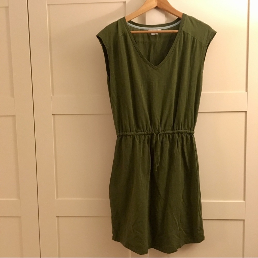 Boden olive everyday dress with pockets!